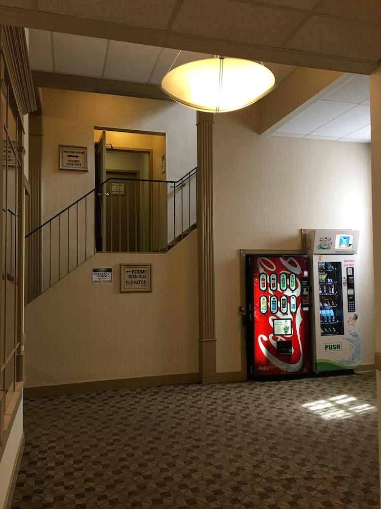 Days Inn & Suites By Wyndham Sault Ste. Marie On Eksteriør billede