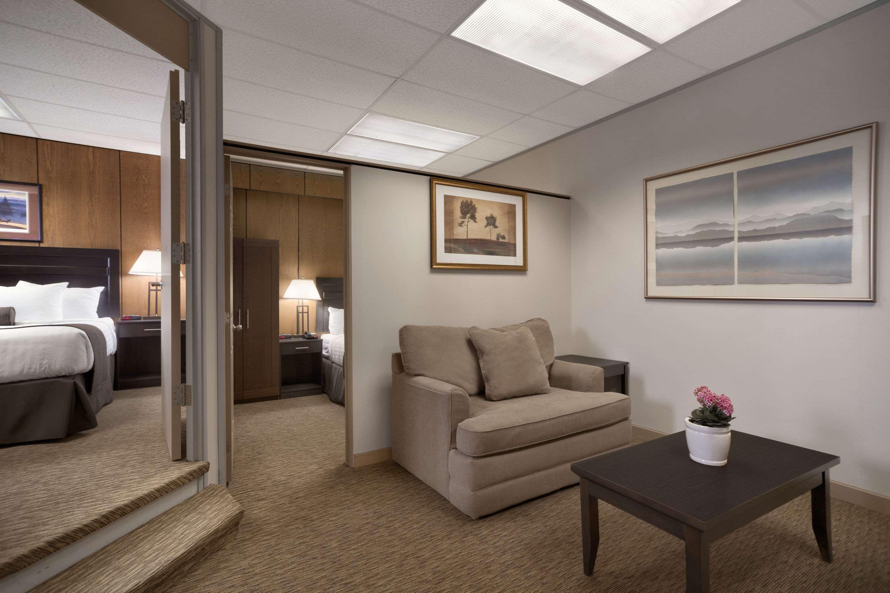 Days Inn & Suites By Wyndham Sault Ste. Marie On Eksteriør billede