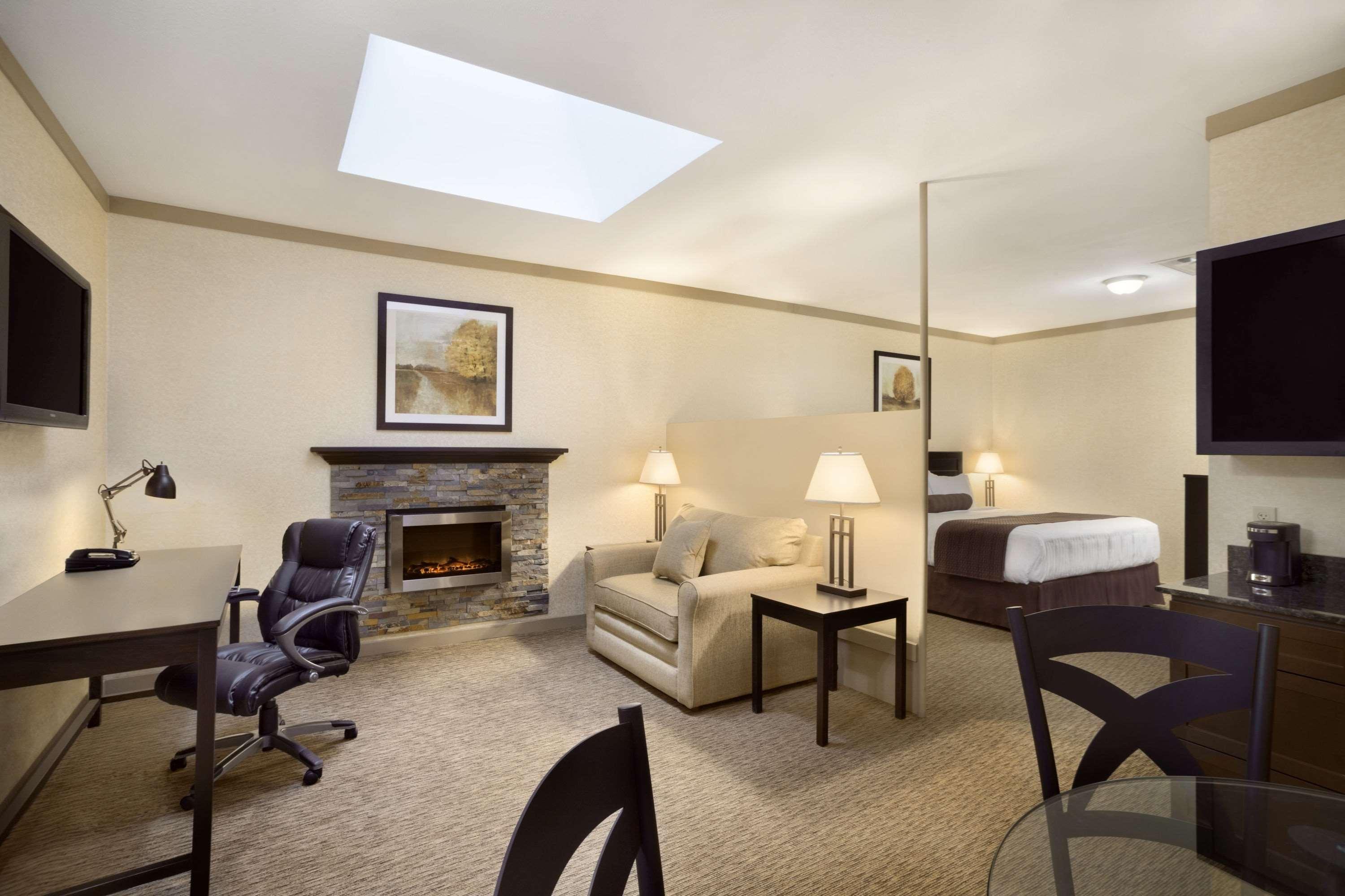 Days Inn & Suites By Wyndham Sault Ste. Marie On Eksteriør billede