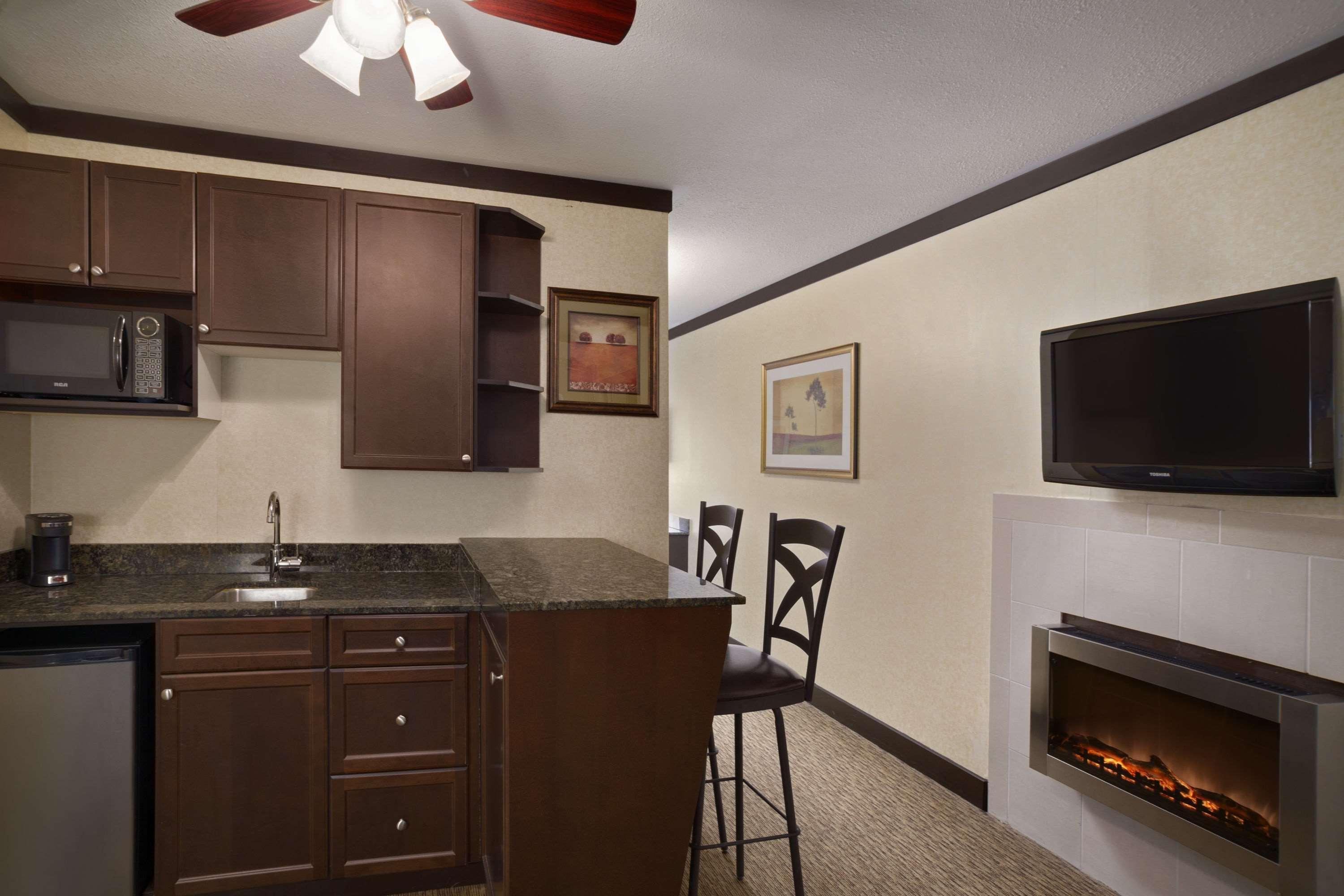 Days Inn & Suites By Wyndham Sault Ste. Marie On Eksteriør billede