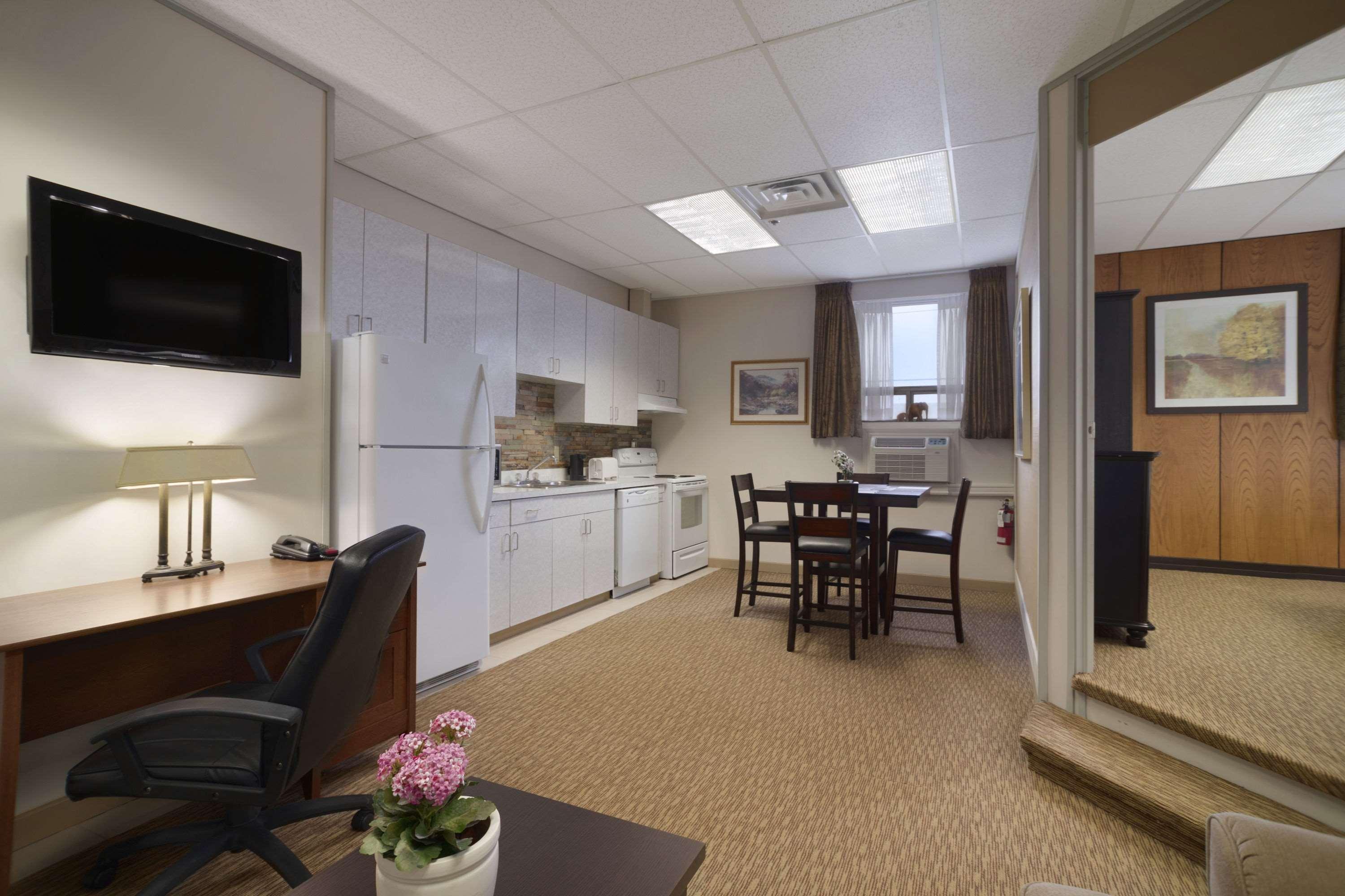 Days Inn & Suites By Wyndham Sault Ste. Marie On Eksteriør billede