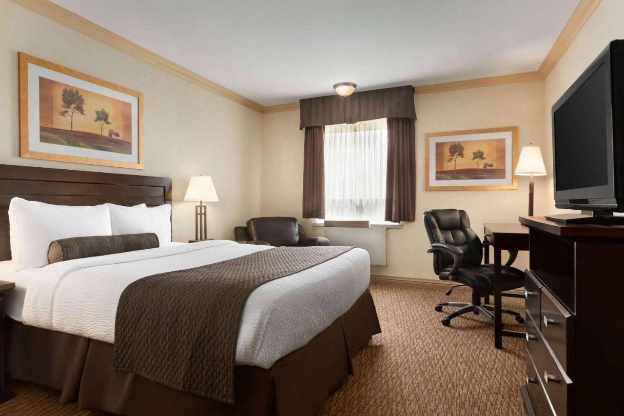 Days Inn & Suites By Wyndham Sault Ste. Marie On Eksteriør billede