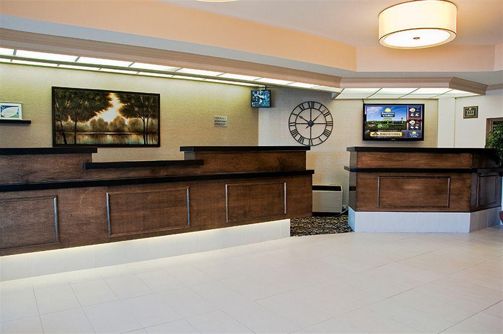 Days Inn & Suites By Wyndham Sault Ste. Marie On Eksteriør billede