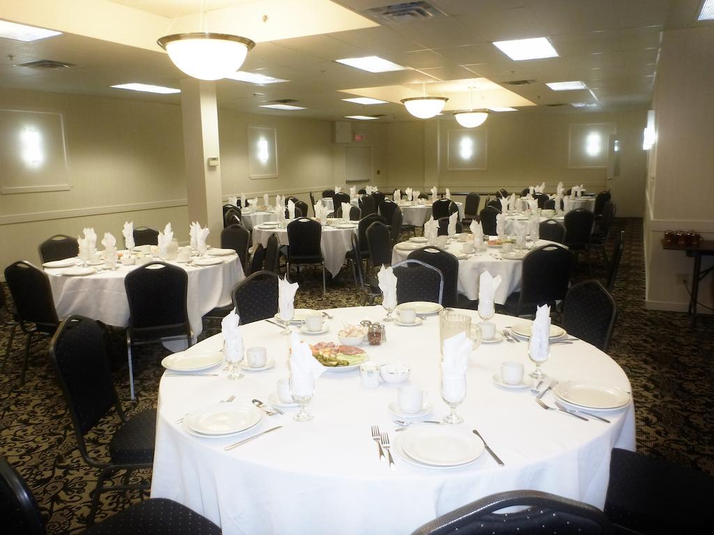 Days Inn & Suites By Wyndham Sault Ste. Marie On Eksteriør billede