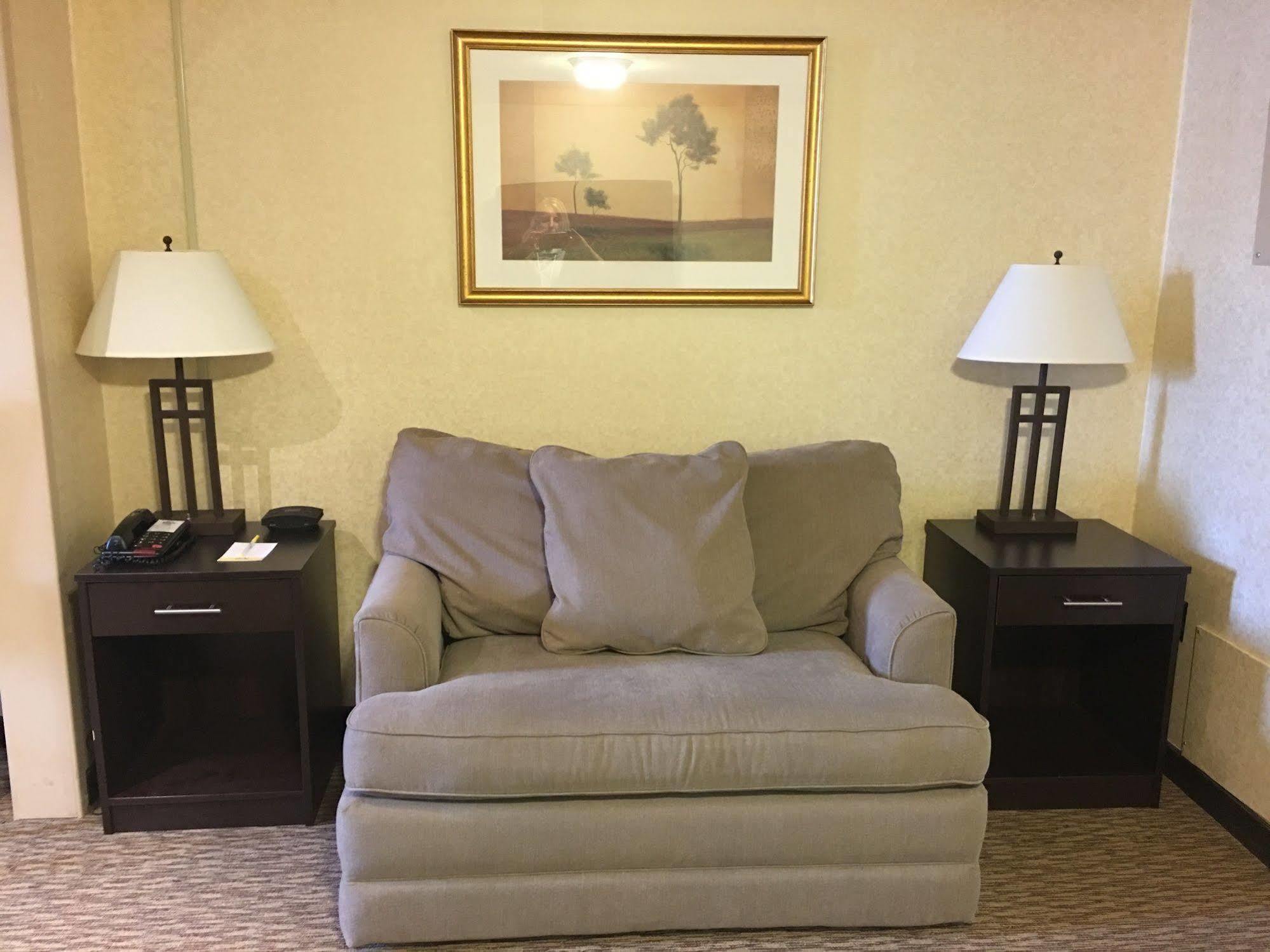 Days Inn & Suites By Wyndham Sault Ste. Marie On Eksteriør billede