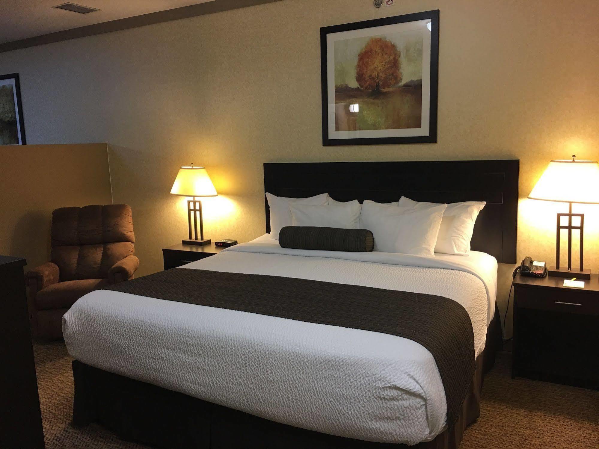 Days Inn & Suites By Wyndham Sault Ste. Marie On Eksteriør billede