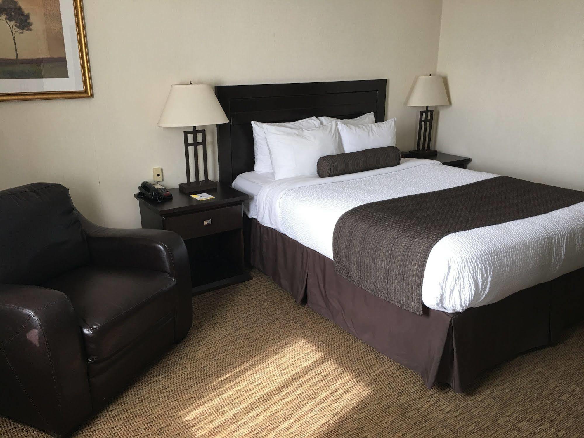 Days Inn & Suites By Wyndham Sault Ste. Marie On Eksteriør billede